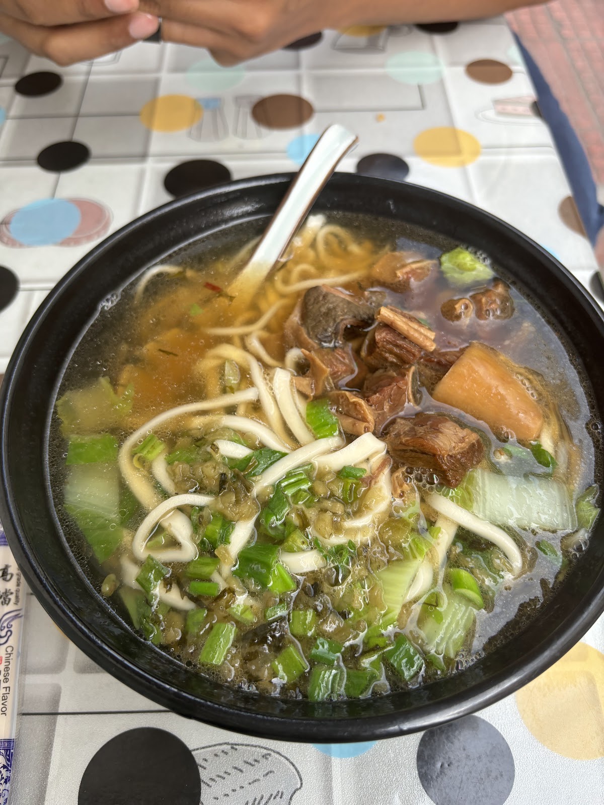 Σούπα με noodles και μοσχάρι