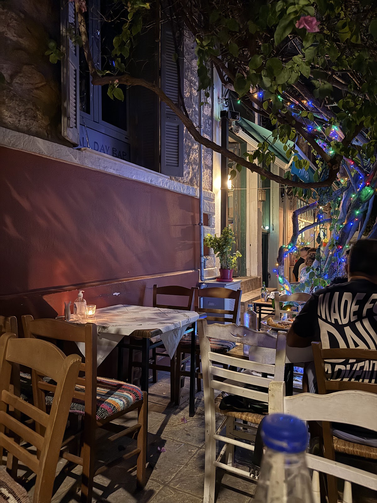 Τα τραπέζια του ΑΝΤΕΤΙ στην Τρώων