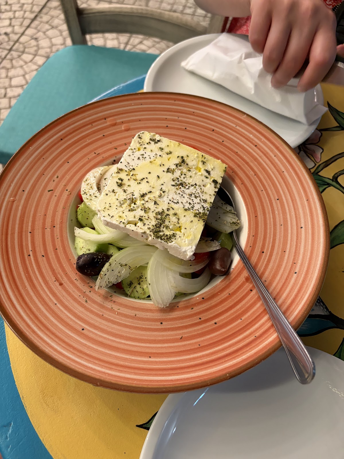 Πιάτο με φέτα και σαλάτα