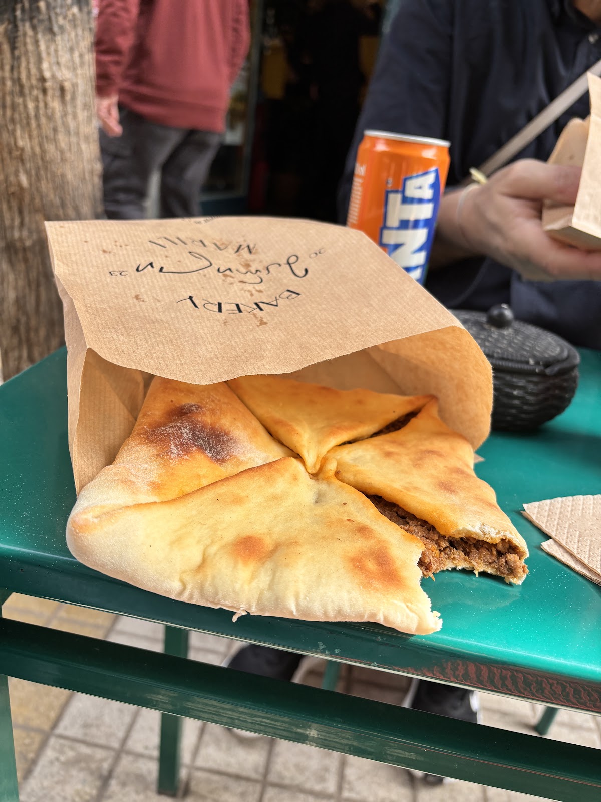 Πίτα σε χαρτί για το χέρι