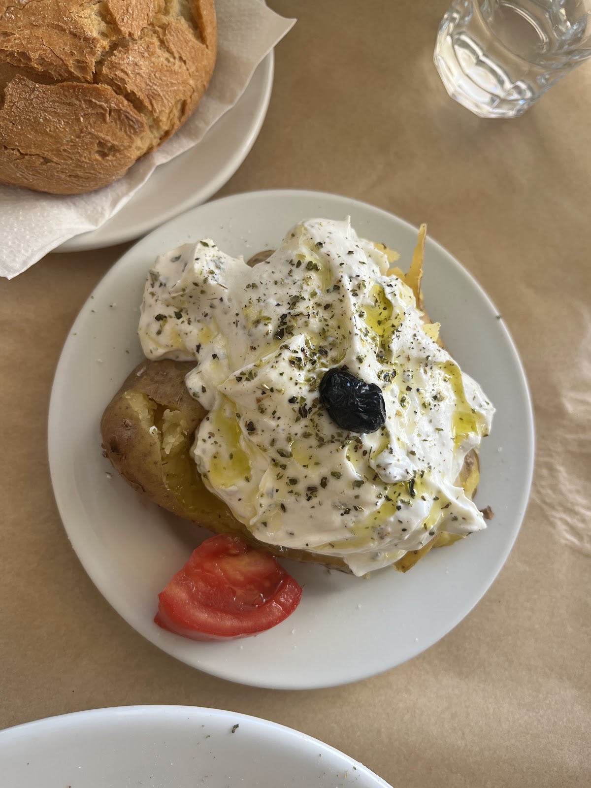Πατάτα φούρνου με γιαούρτι