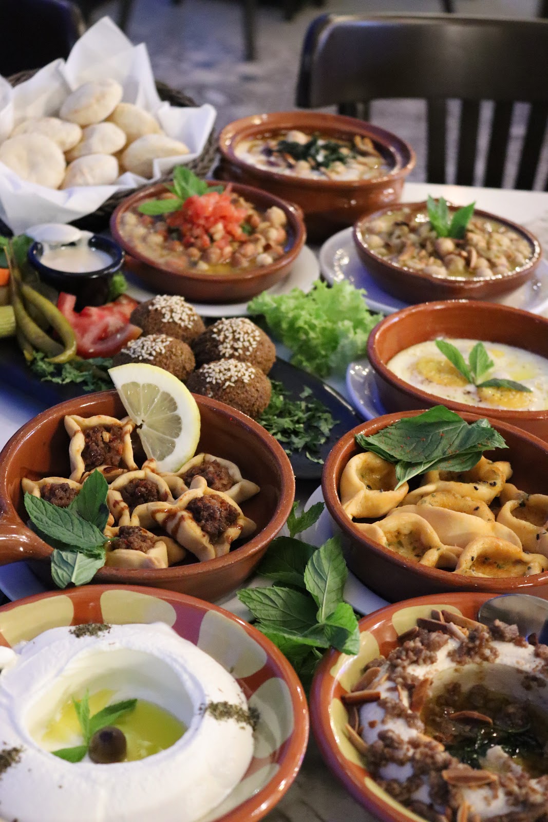Fekharit el Sultan mezze in clay pots