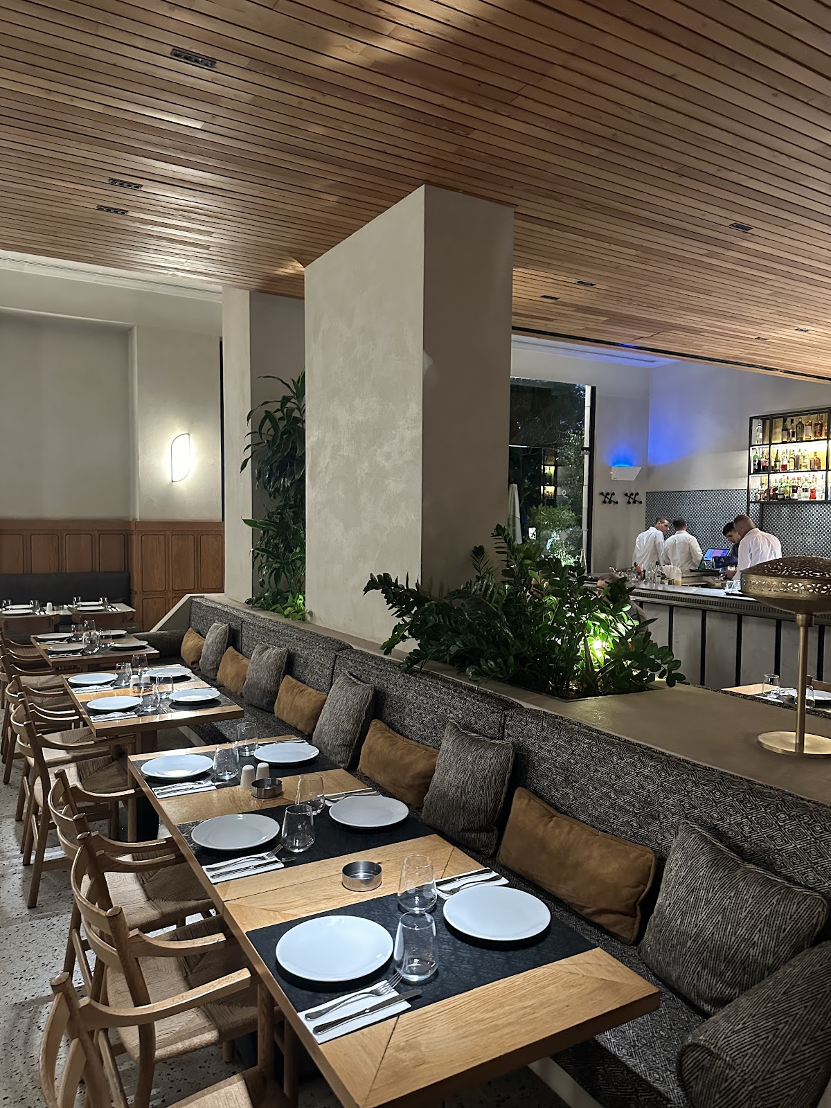 Kun Lebnéné Beirut dining room