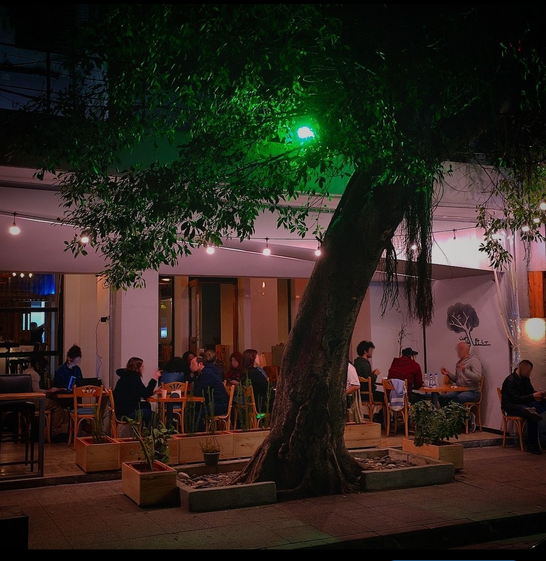 Taht El Shajra — evening under the tree