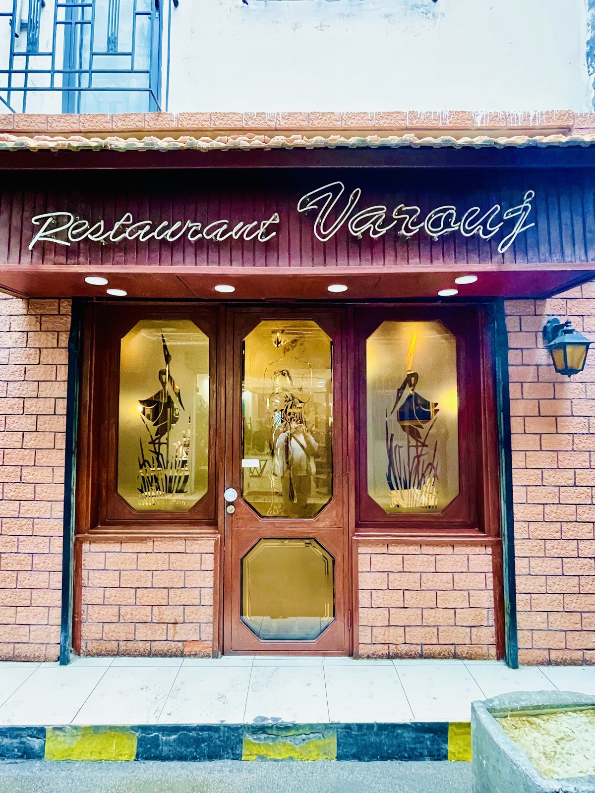Restaurant Varouj storefront