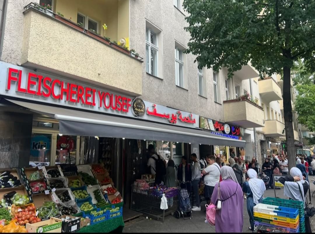 Fleischerei Yousef — Schaufenster an der Sonnenallee