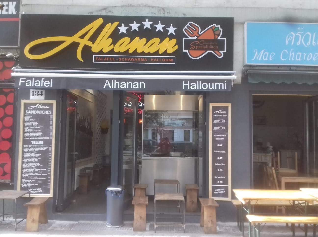 Storefront Al Hanan mit fünf Sternen auf der Sonnenallee