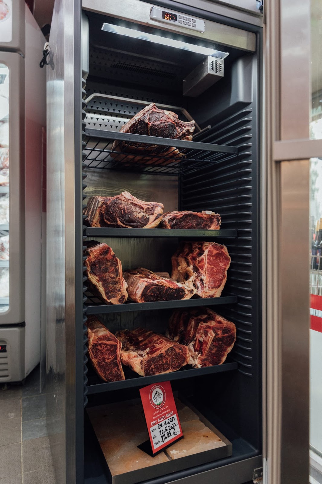 Dry-Aged-Fleisch im Reifeschrank