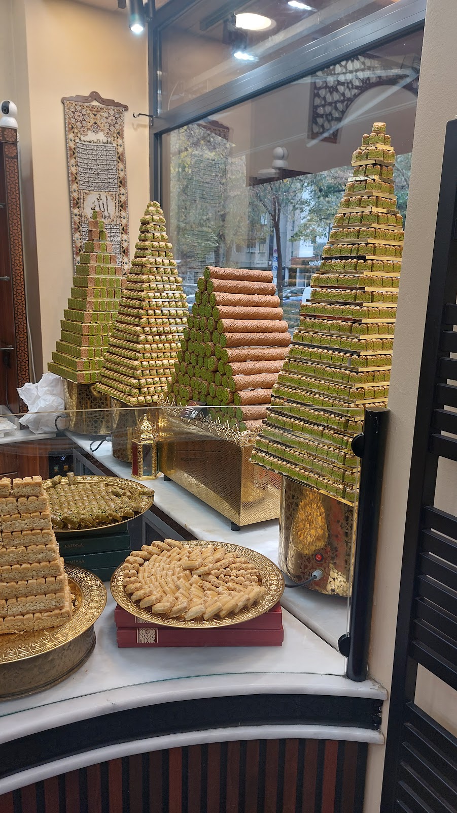 Baklava und Süßes im Schaufenster