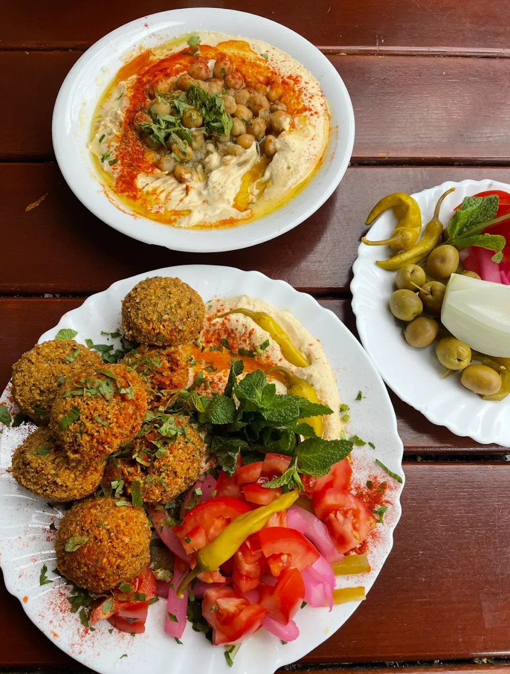 Falafel und Hommus Teller