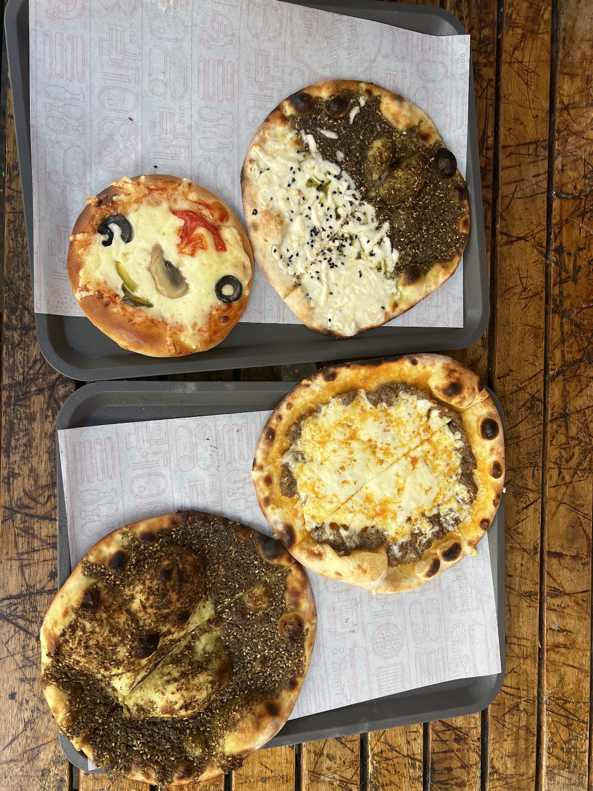 Manakisch mit Käse, Za'atar und Gemüse