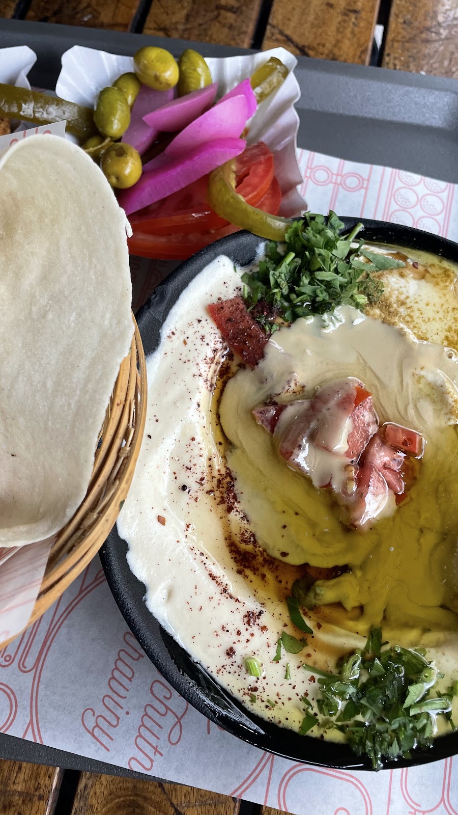 Cremiger Hummus mit Olivenöl