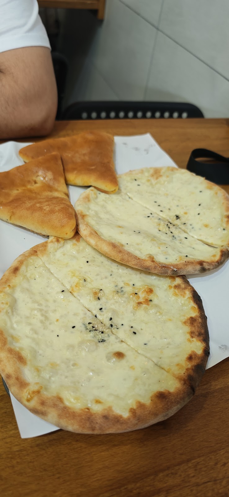 Manakisch mit Käse und Za'atar aus dem Steinofen