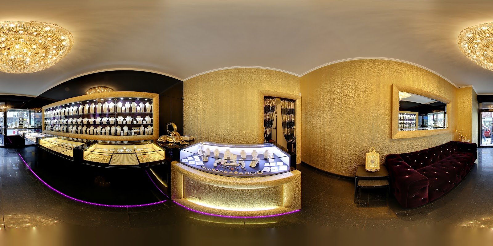 360°-Innenansicht von Juwelier Al Afrah mit Kristalllüstern, Goldvitrinen und Samtsofa