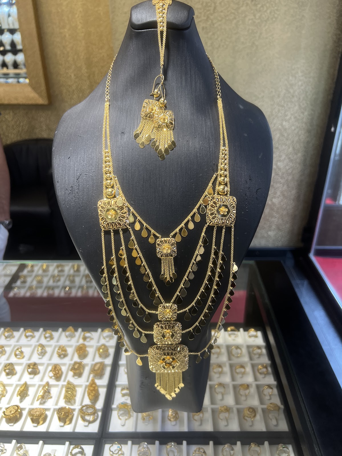 Mehrreihiges Braut-Collier bei Juwelier Al Afrah