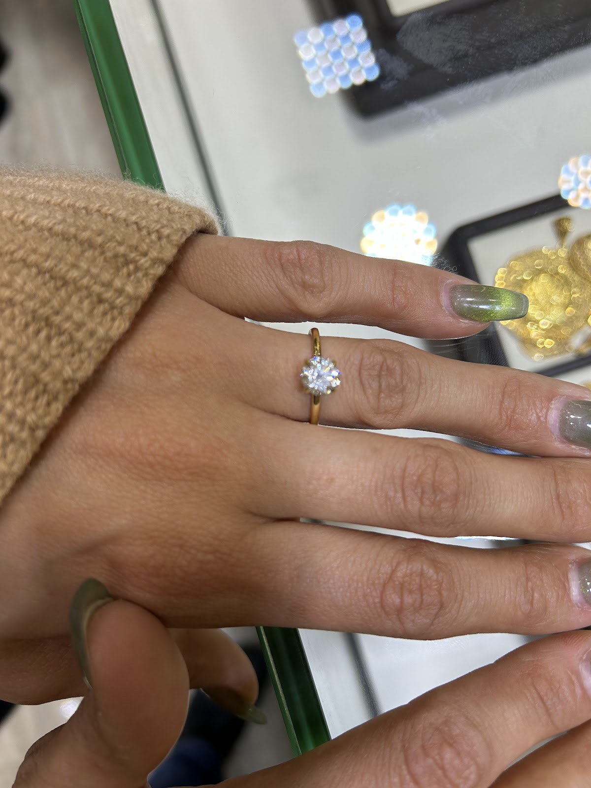 Verlobungsring in Nahaufnahme bei Juwelier Al Aman