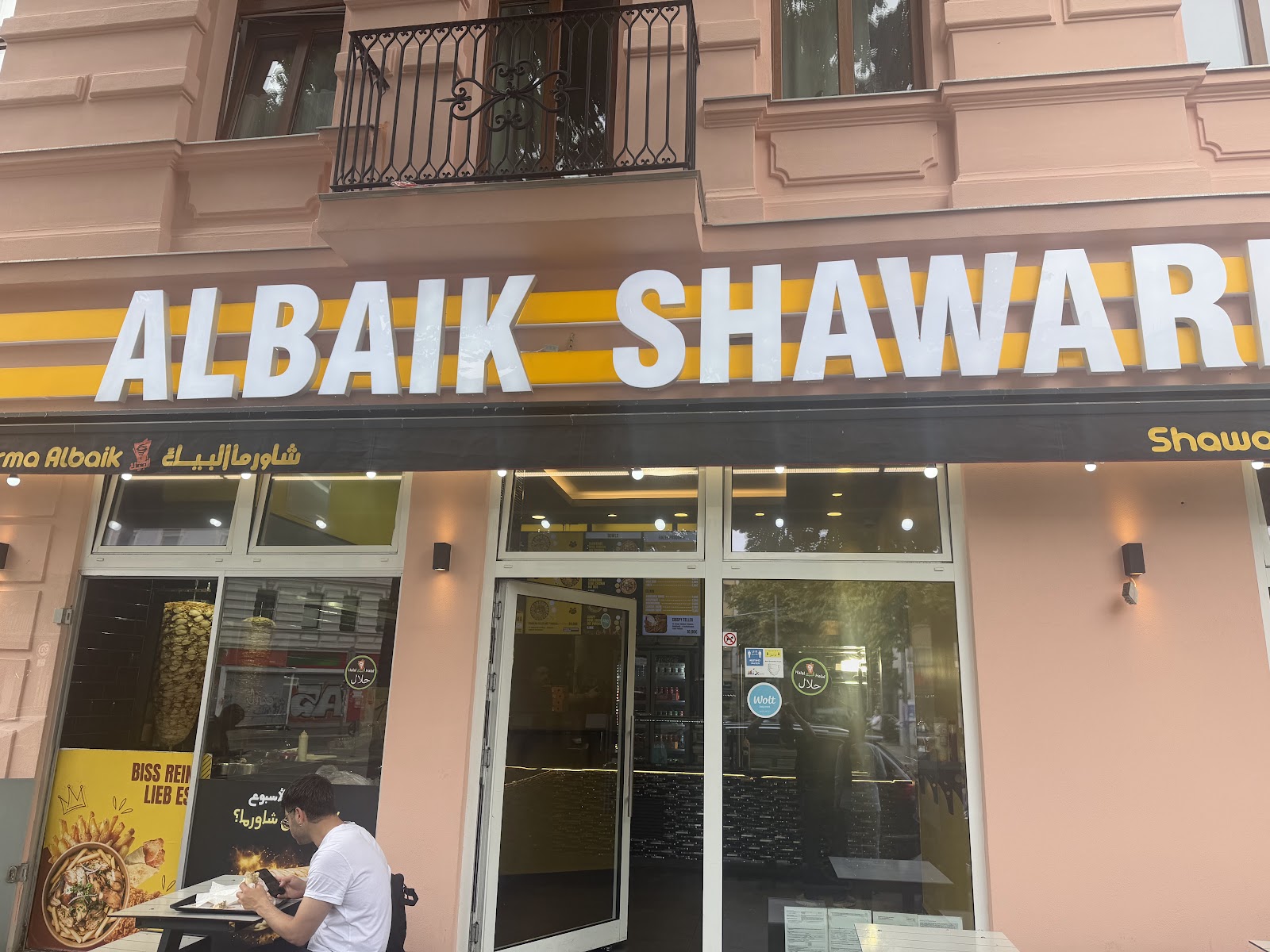 Storefront Albaik Shawarma an der Sonnenallee