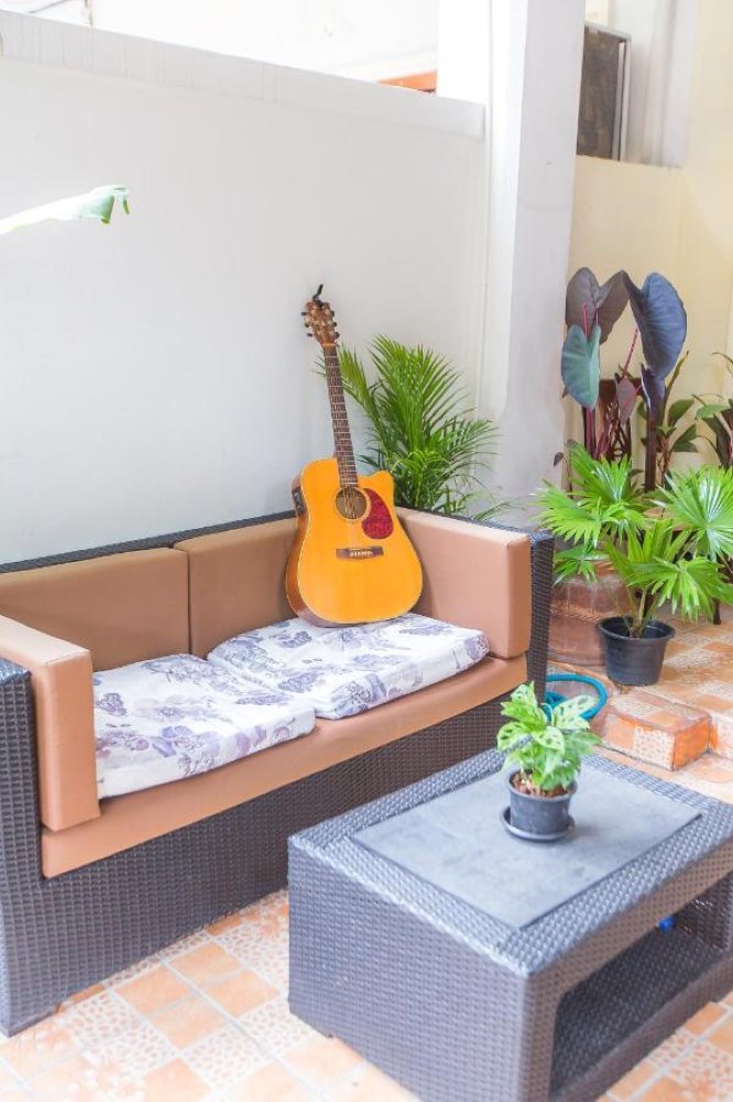 The guitar on the sofa