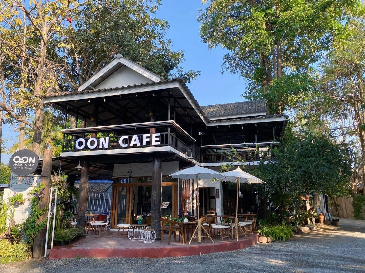 OON Café at Ob-Un Homestay, garden seating and umbrellas