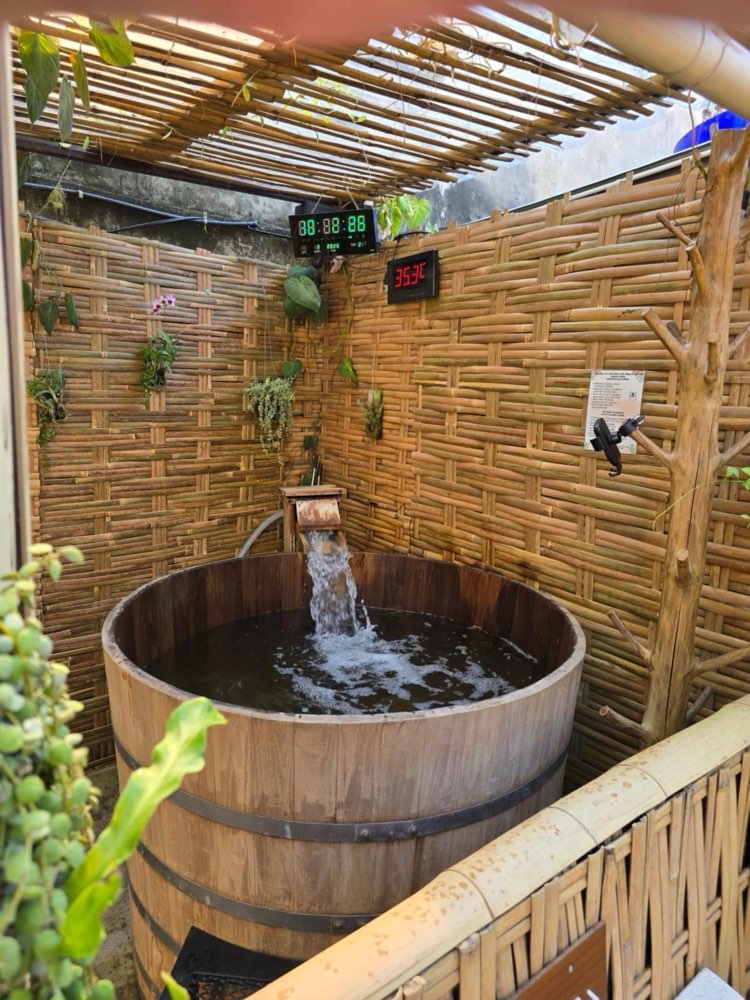 The wooden hot bath