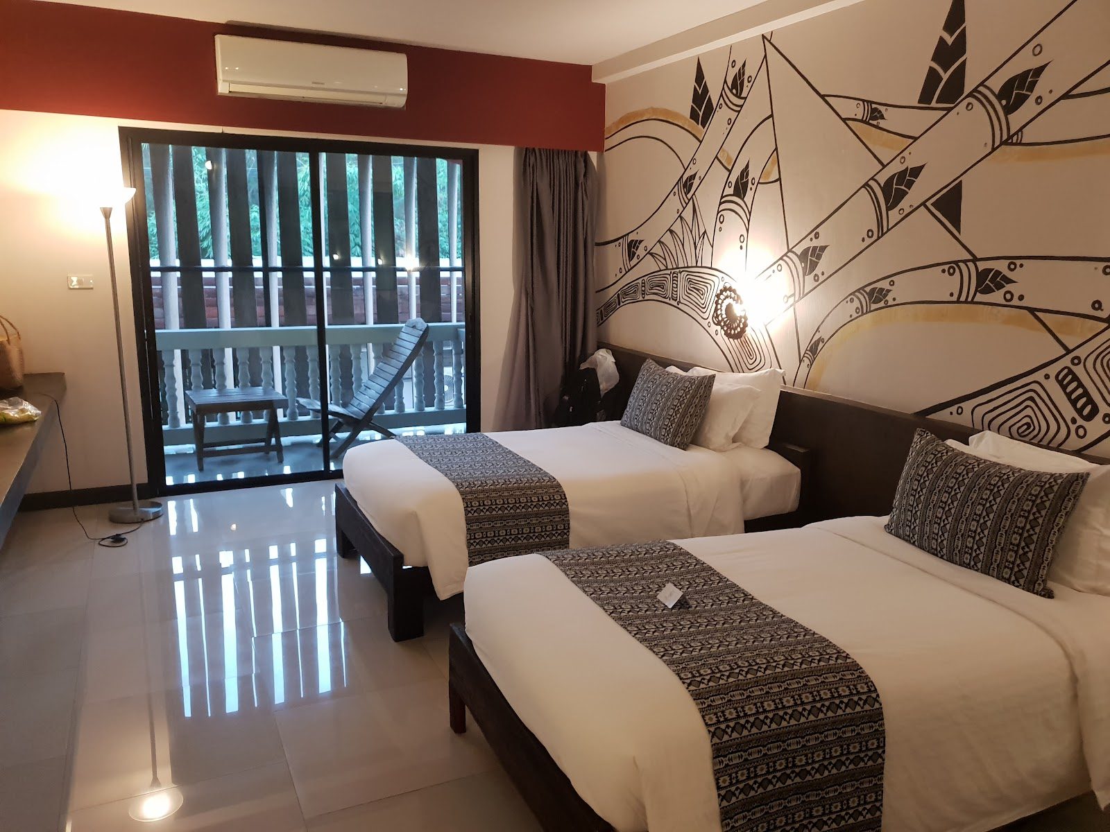 Twin room with a warm accent wall at Pai Yan Noi