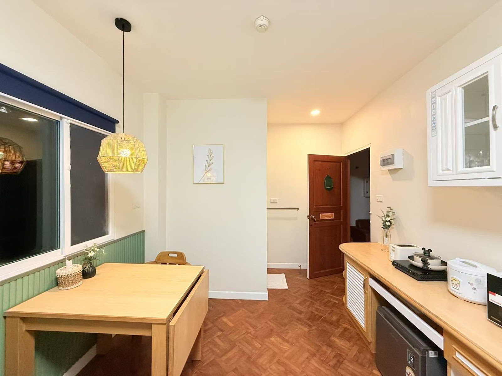 Apartment living space with kitchen and dining at Windsor Garden House