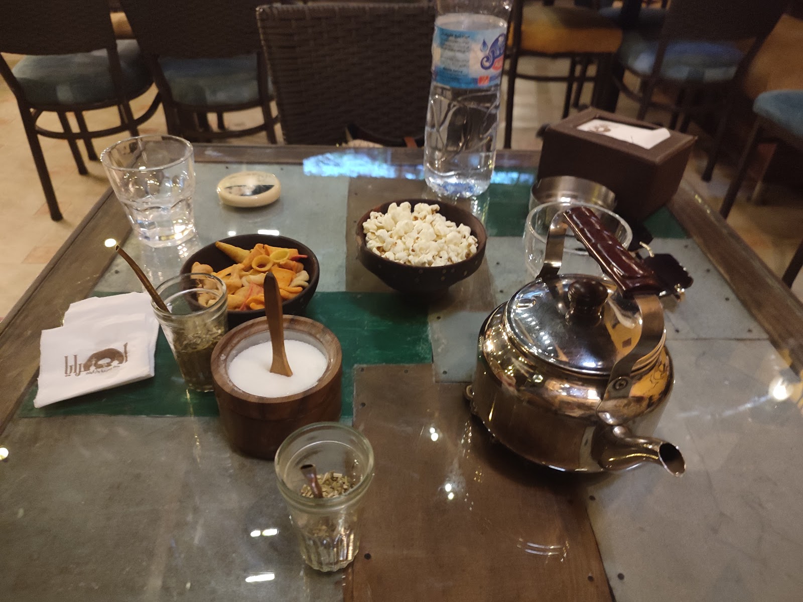بريق الشاي والبوالات