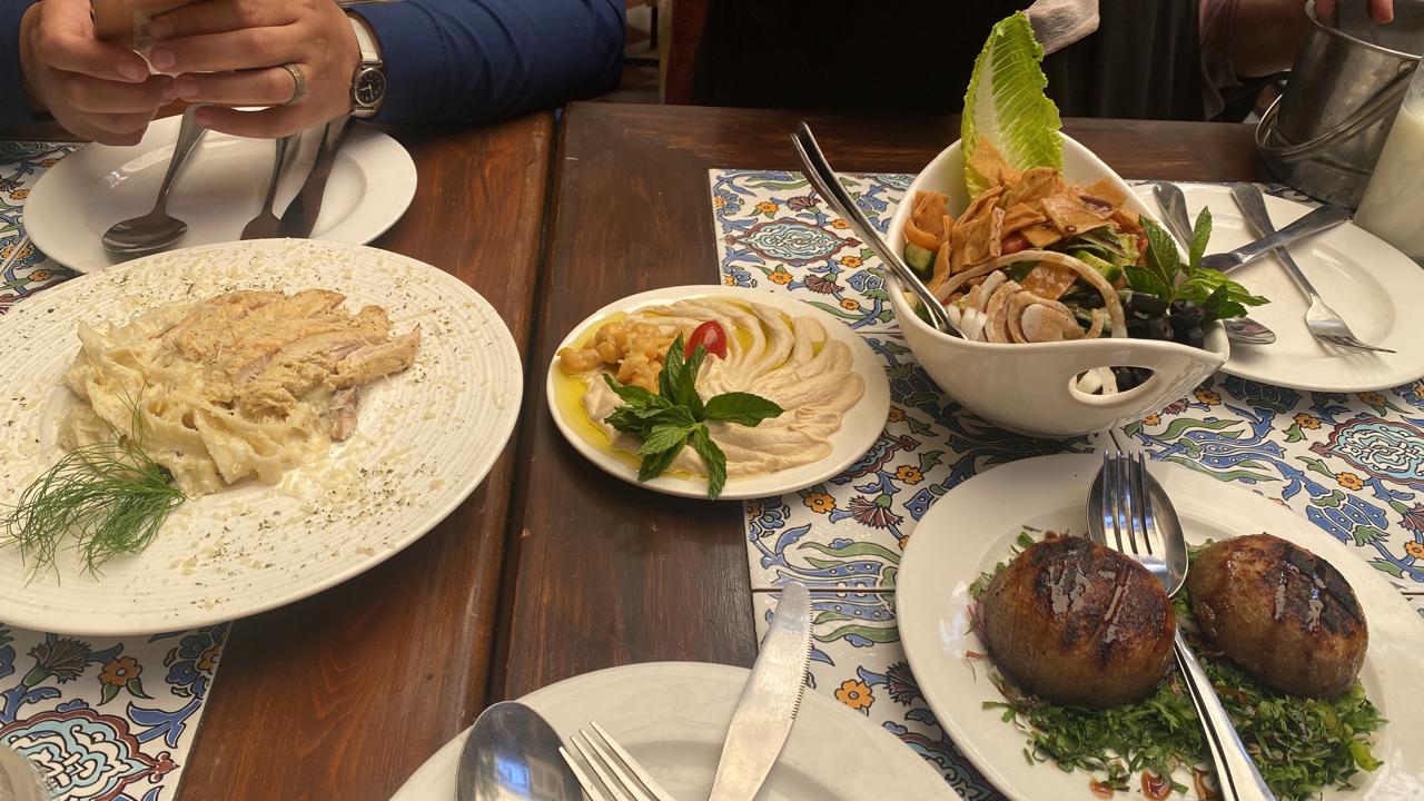 سفرة عامرة في بيت جبري