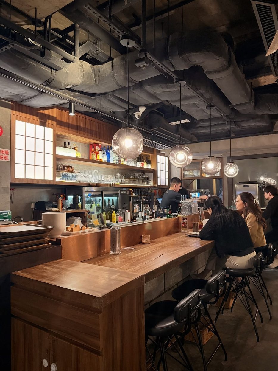 The bar room at NOJO, filament bulbs low over the timber
