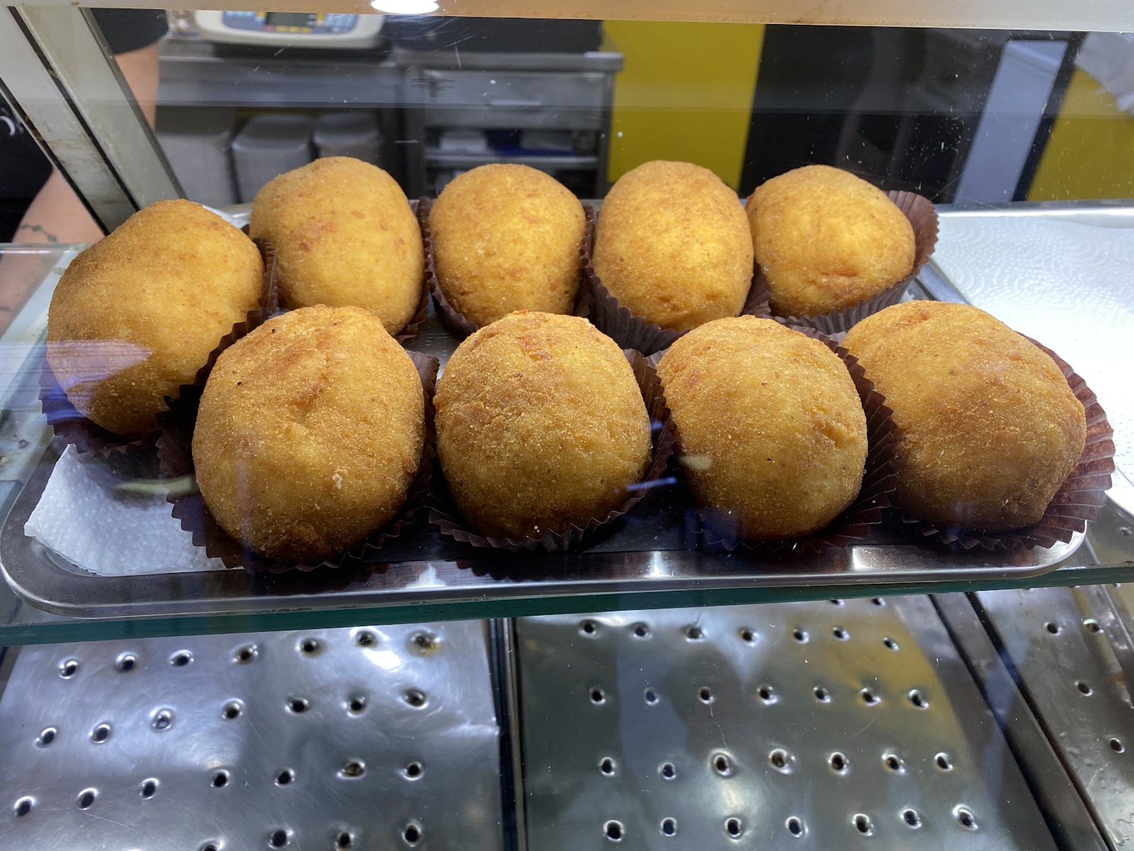Arancine in vetrina