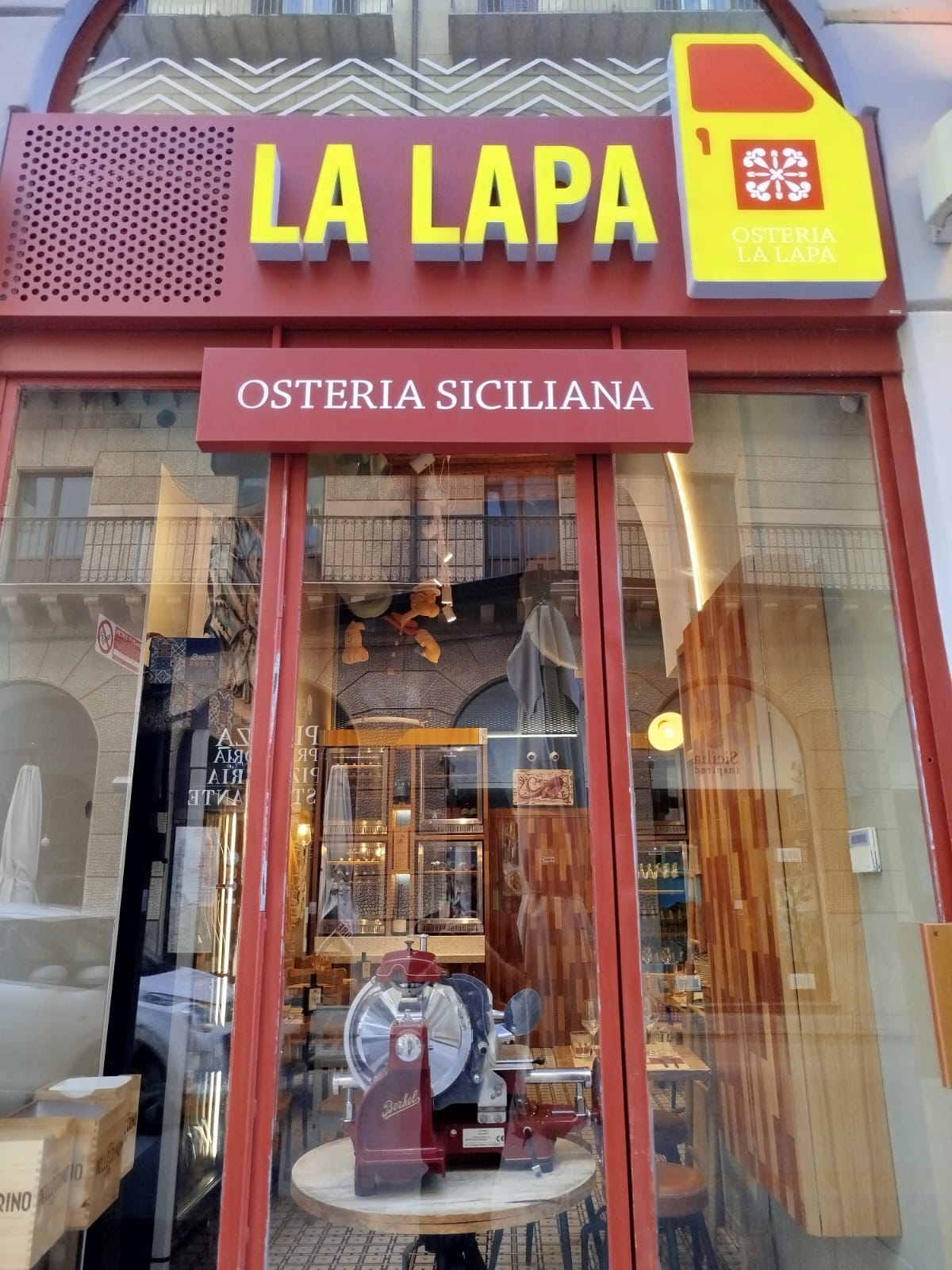 L'insegna gialla