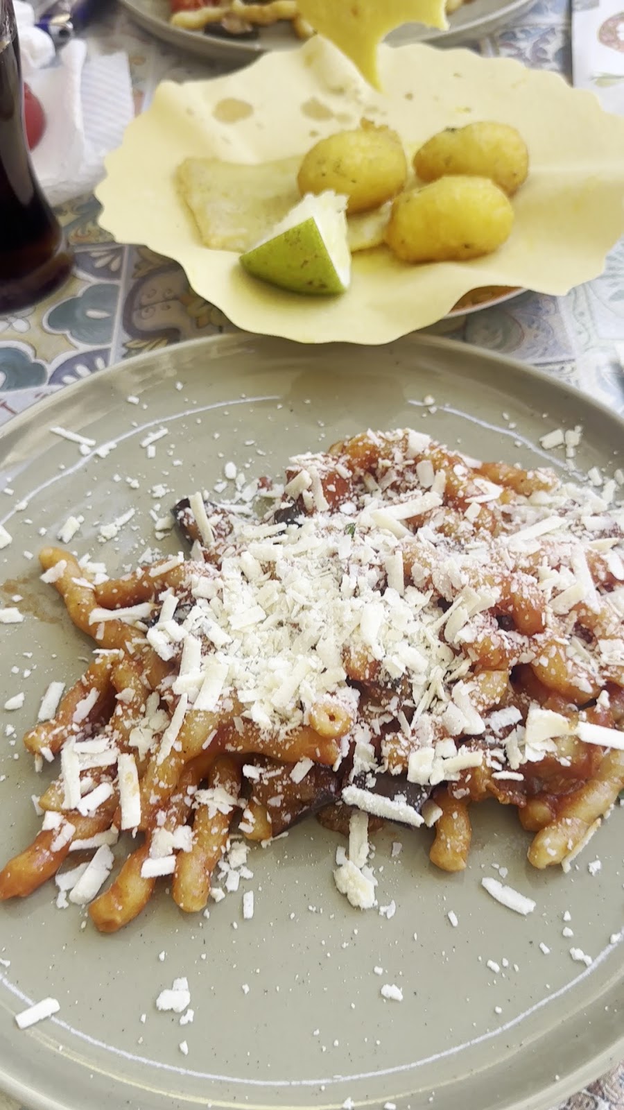 Pasta alla Norma con panelle
