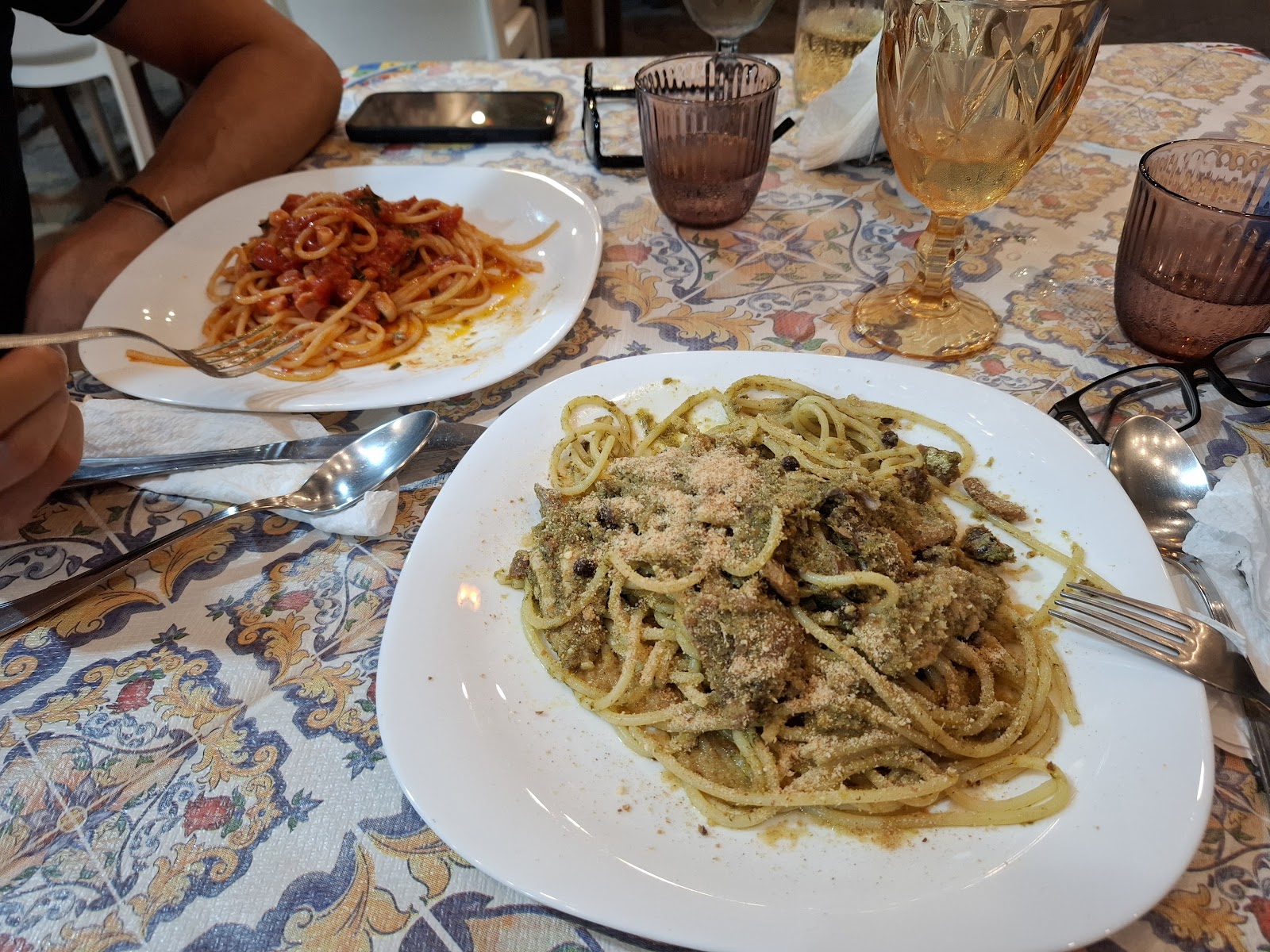 Pasta al pesto e sala