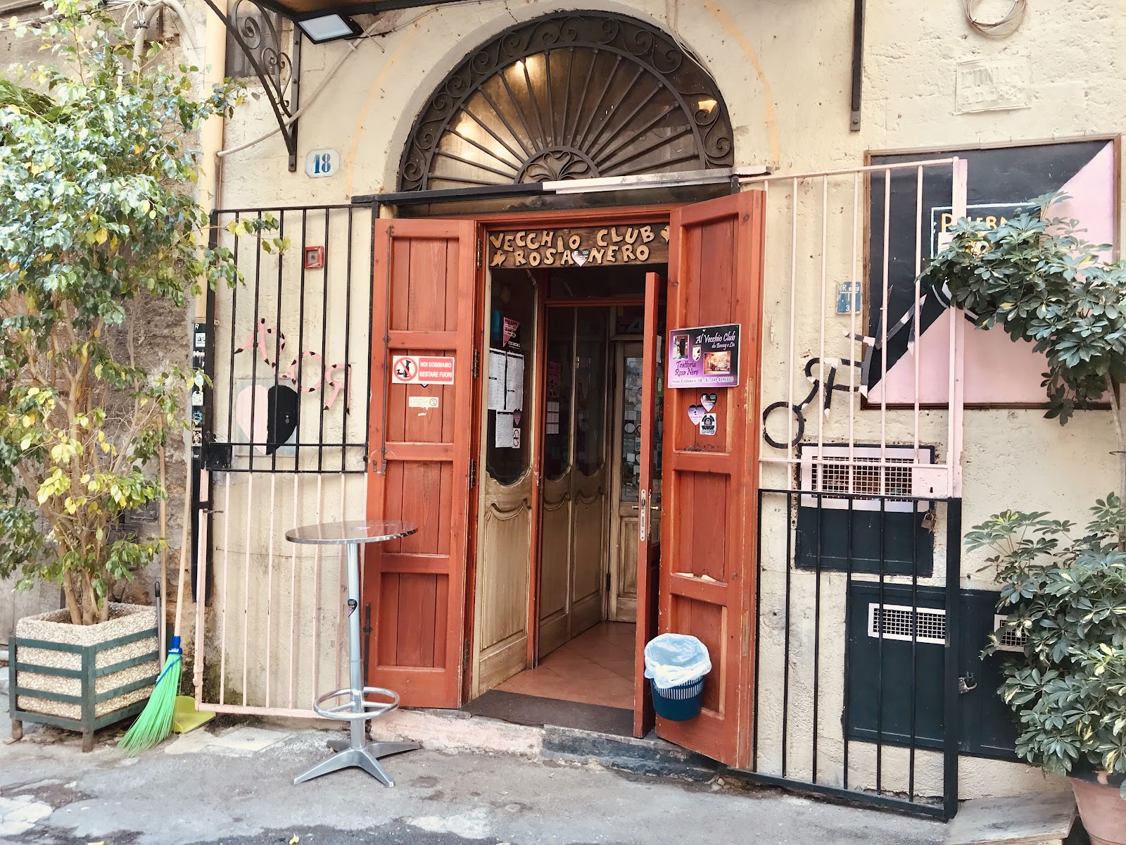 L'ingresso nel vicolo
